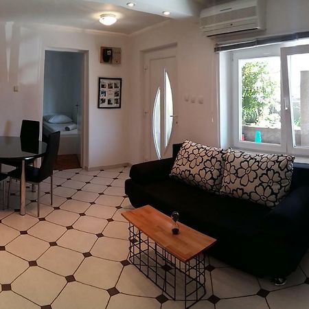 סנג' Apartment Melany מראה חיצוני תמונה