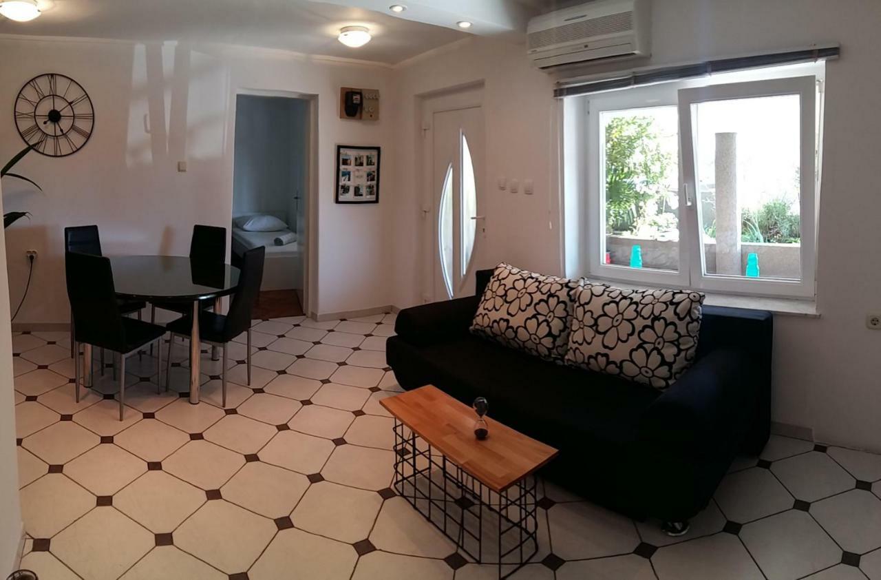 סנג' Apartment Melany מראה חיצוני תמונה